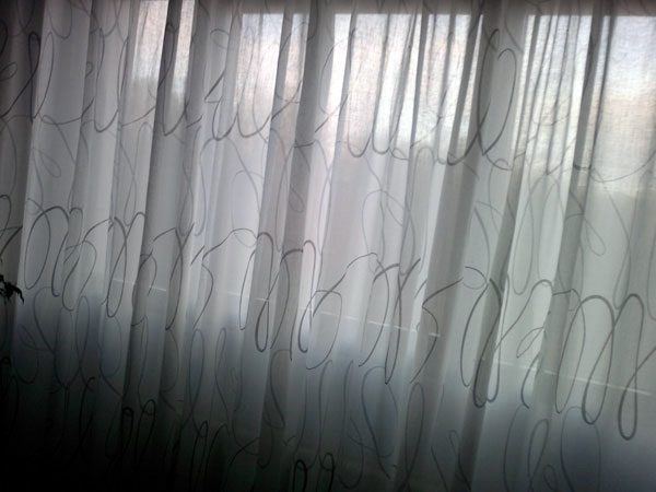 Confecciones Juanbe cortina con tela delicada