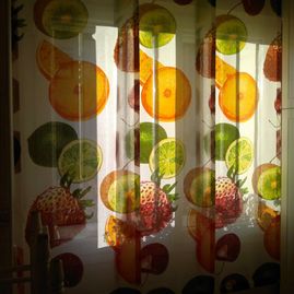 Confecciones Juanbe cortina de frutas